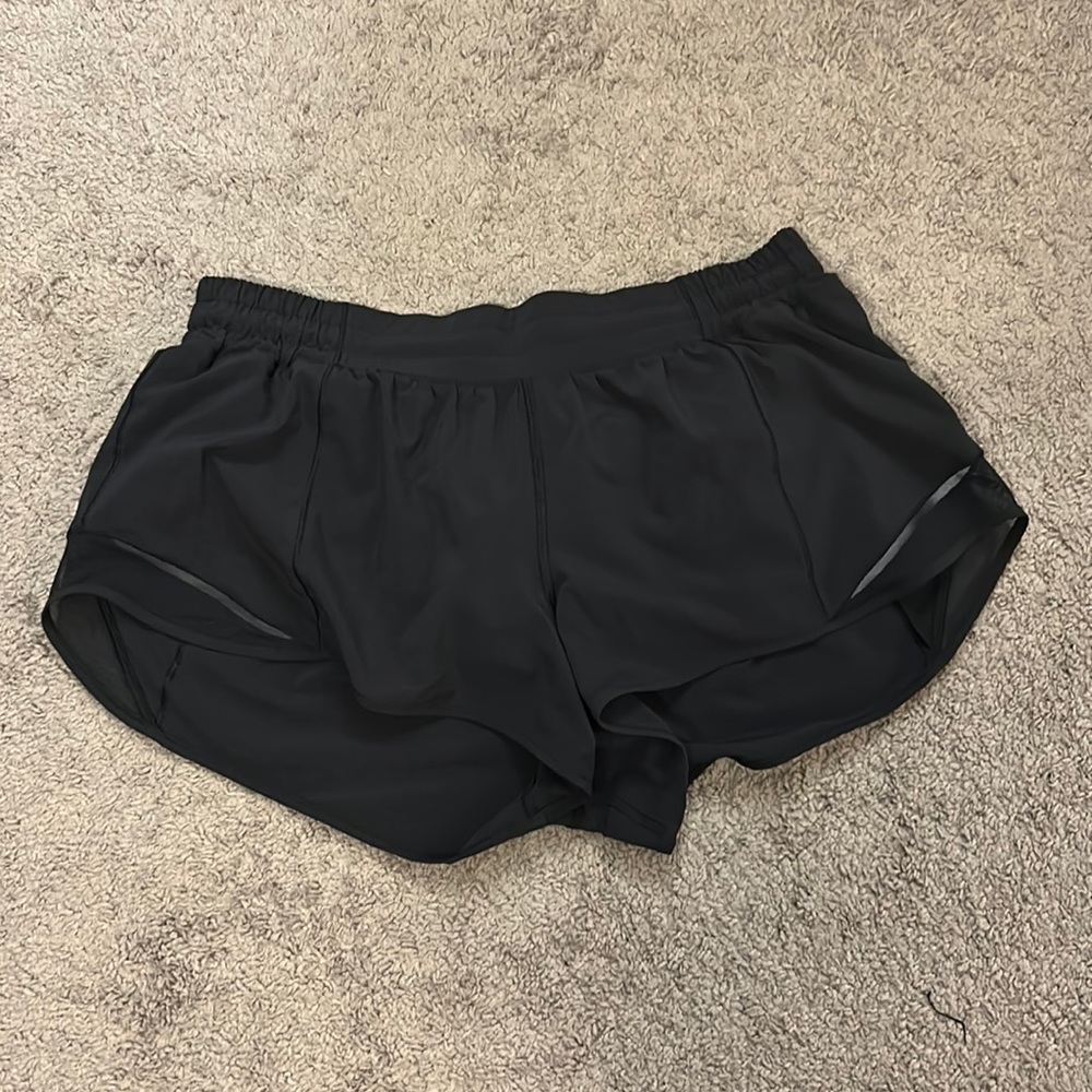 hottie hot low rise Lululemon shorts 2.5 inch